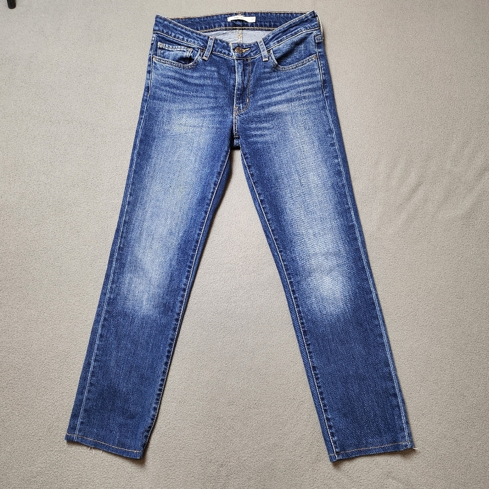Levis 712 Slim Medium rise waist 99% cotton blue denim in size 27